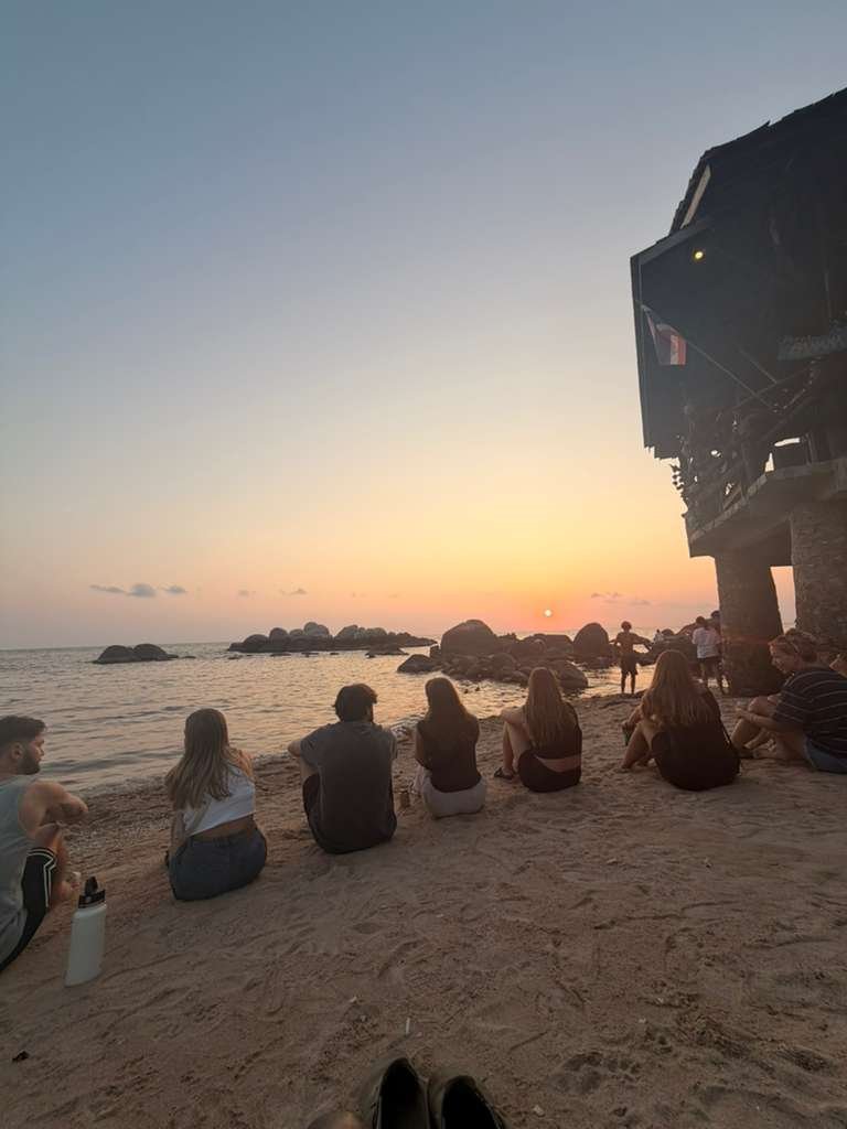 Wonderland guests snorkelling at Banana Rock, Koh Tao | Wonderland Jungle Hostel
